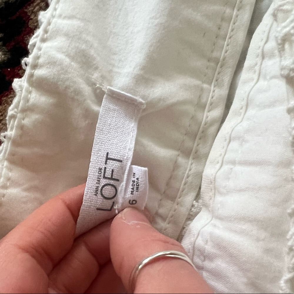 Anne Taylor LOFT Lacey shorts - Picture 6 of 6